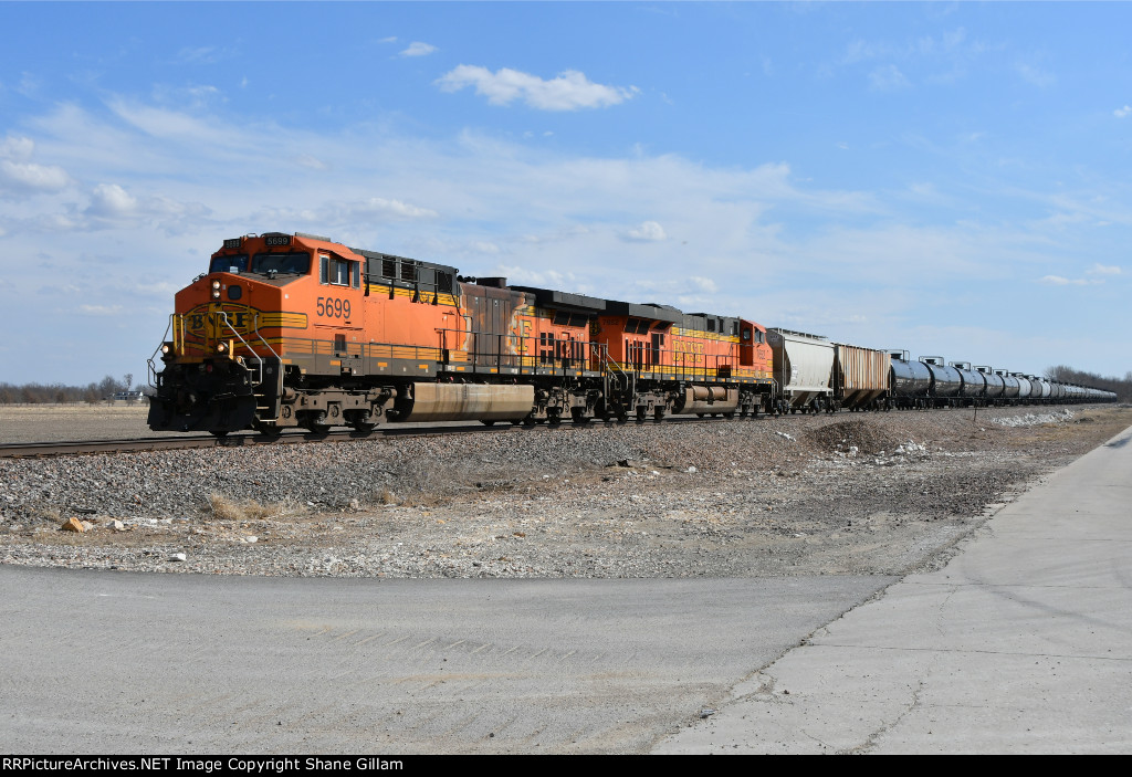 BNSF 5699